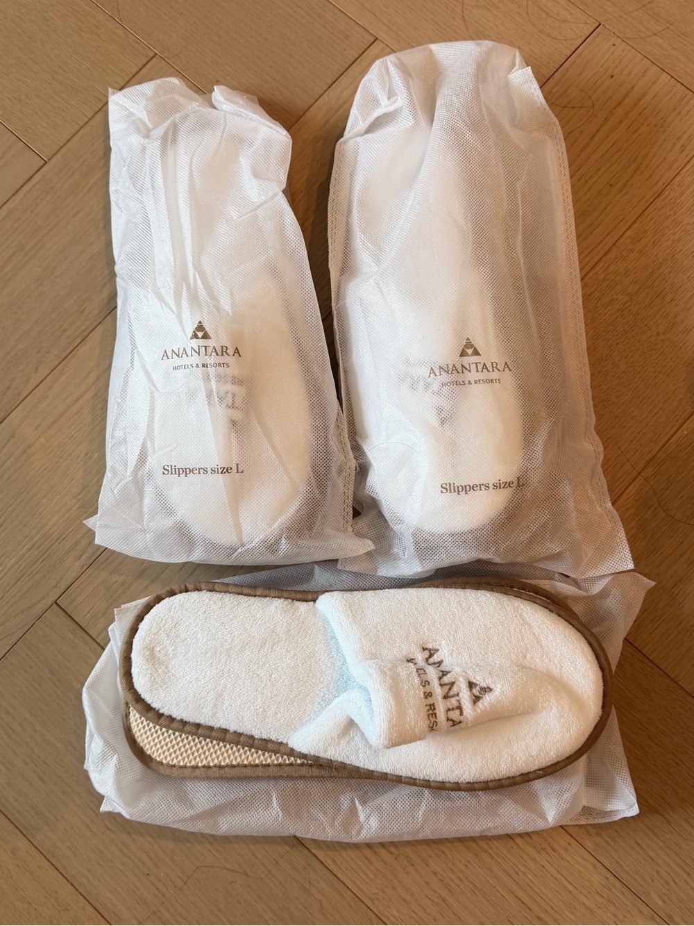 **Brand new** Men's White/Tan Spa  Slip-On Slippers - Soft Terry Comfort